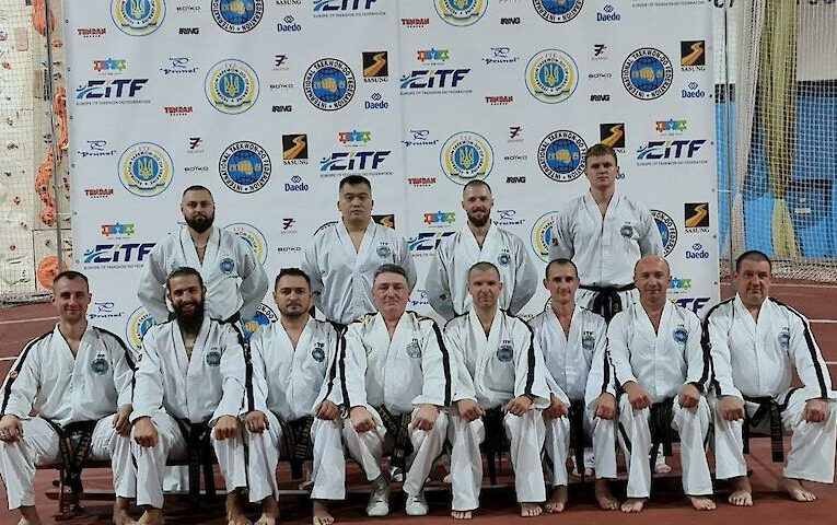 Тренер з Обухова підвищив ступінь чорного поясу Таеквон-До