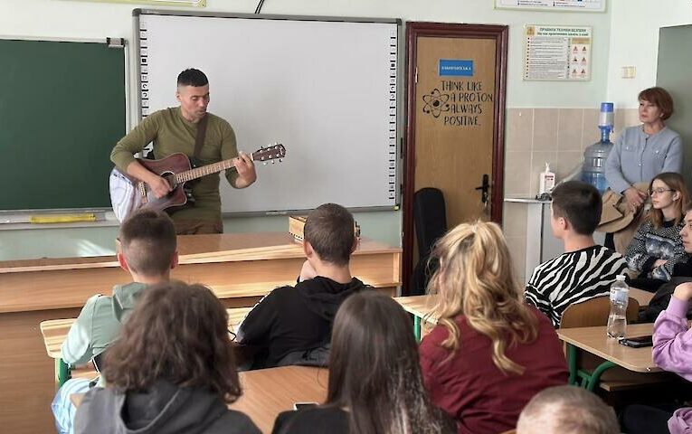 Відомий актор і військовослужбовець завітав до школярів Обухівщини