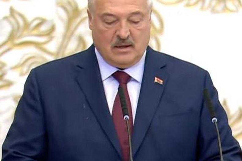 Новини світу - Лукашенко на інавгурації склав присягу з плямами на піджаку