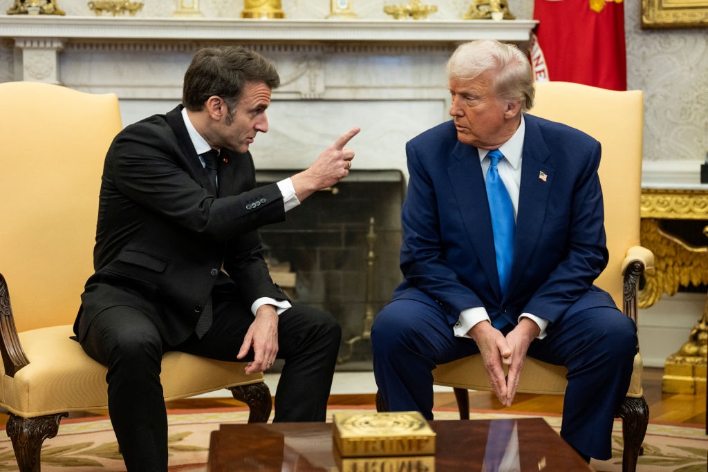 Новини світу - Макрон говорив із Трампом перед зустріччю "коаліції охочих" - ЗМІ