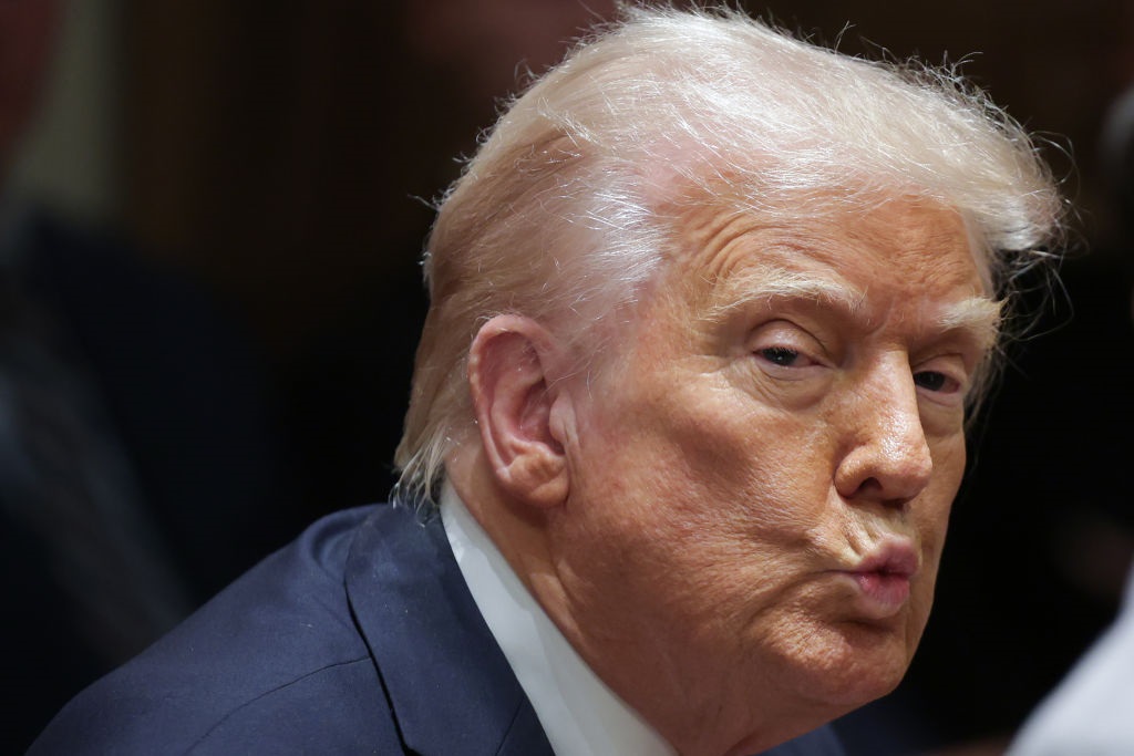 Новини світу - Трамп наказав розсекретити розслідування про зв'язки його штабу з РФ