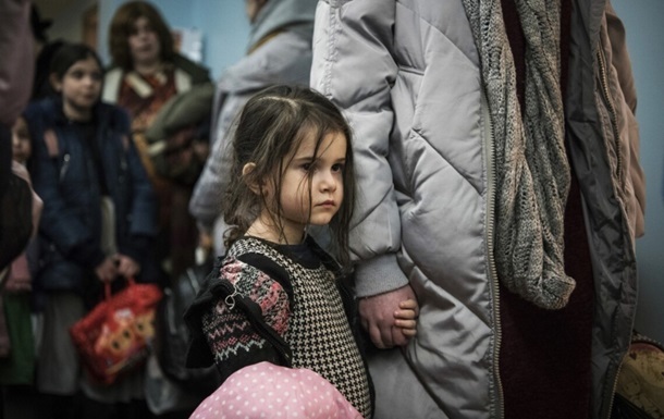 Новини України - Через війну Україна втратила половину свого дитячого населення - Кулеба