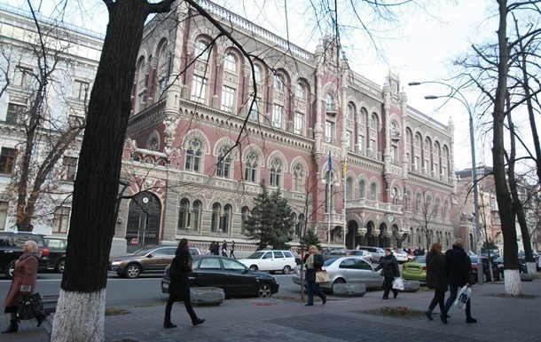 Нацбанк знизив курс долара ушосте поспіль