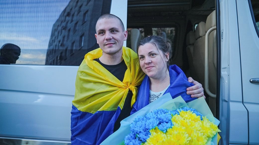 Новини України - Не бачилися три роки: з полону РФ звільнили маму і сина