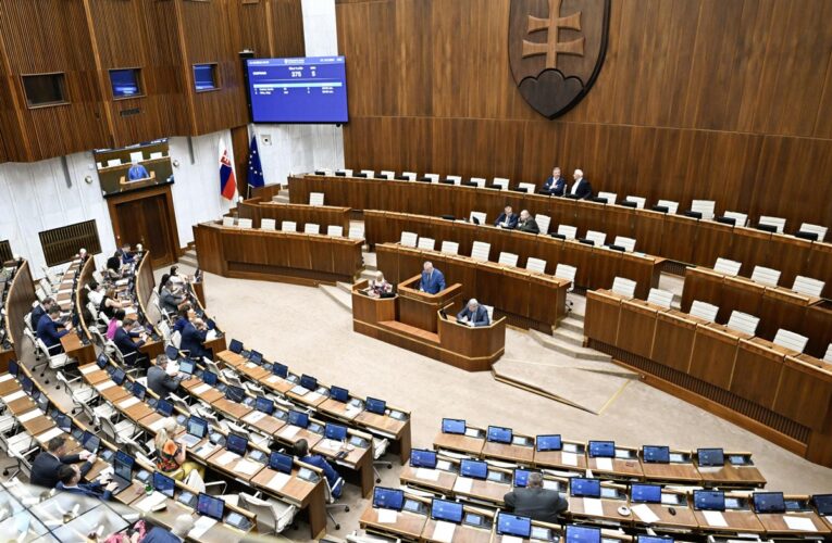 Парламент Словаччини відмовився засуджувати удар РФ по Сумах