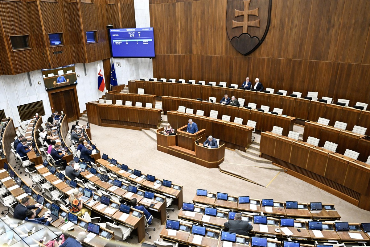 Новини політики - Парламент Словаччини відмовився засуджувати удар РФ по Сумах