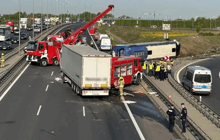 Під Варшавою сталася ДТП за участю автобуса і вантажівки, водій – українець