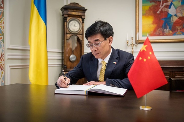 Послу Китаю передали докази військової допомоги Пекіна Росії