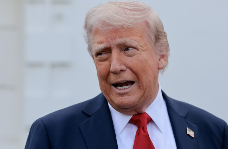 Трамп заявив, що хотів би бути Папою Римським