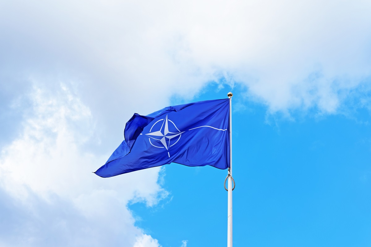 Новини політики - У НАТО зупинили обговорення зміни стратегії щодо Росії - ЗМІ