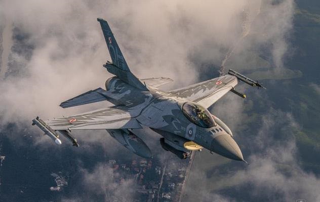 У Польщі жінка вперше стала пілотом F-16