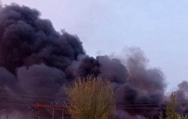 У Сумах росіяни влучили в об’єкт промисловості, є жертва