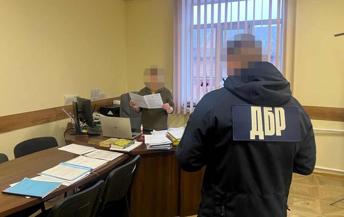 Новини України - У Вінниці арештували посадовицю ТЦК за побиття чоловіка з бронюванням