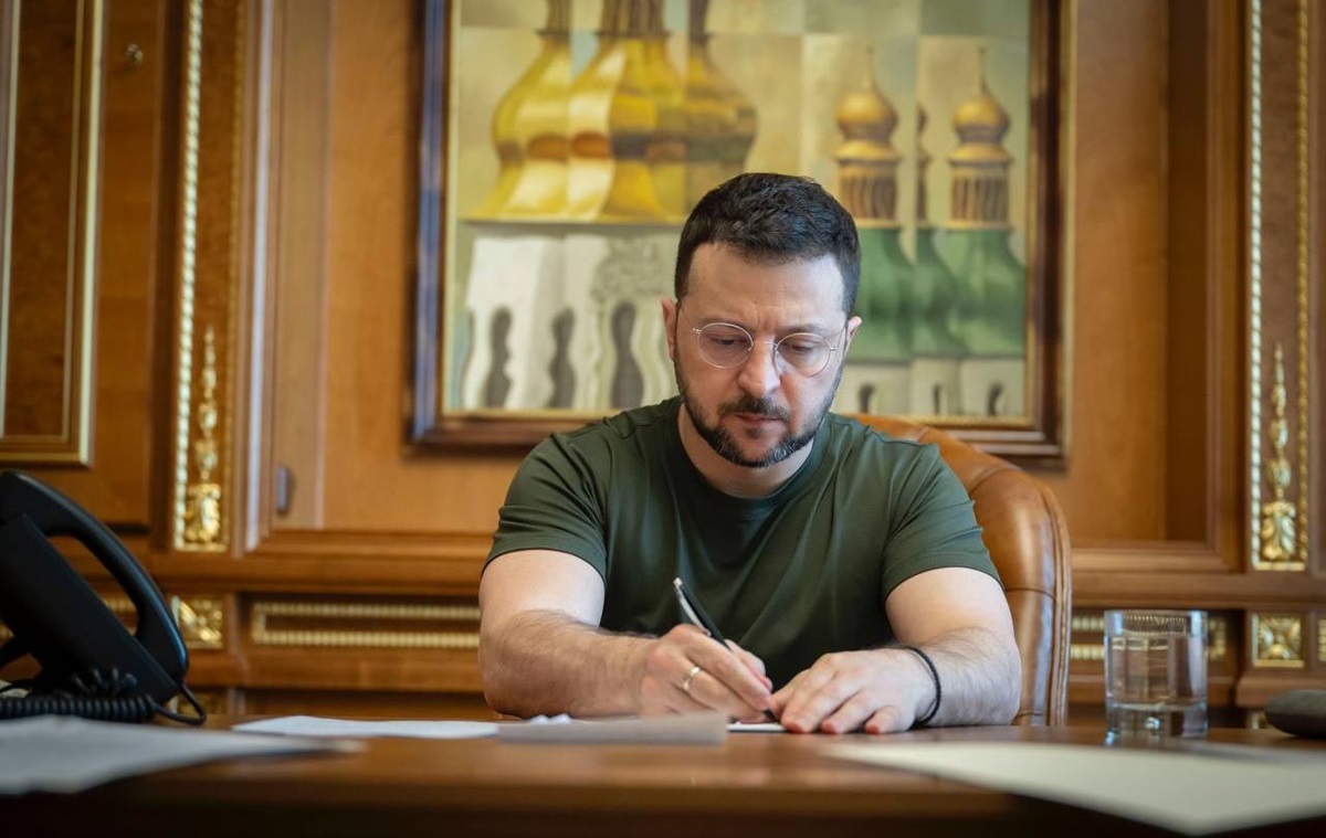 Новини України - Зеленський продовжив мобілізацію і воєнний стан