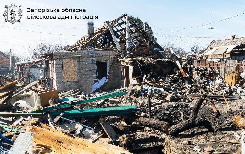 Новини України - РФ скинула п’ять авіабомб на село на Запоріжжі: під завалами люди