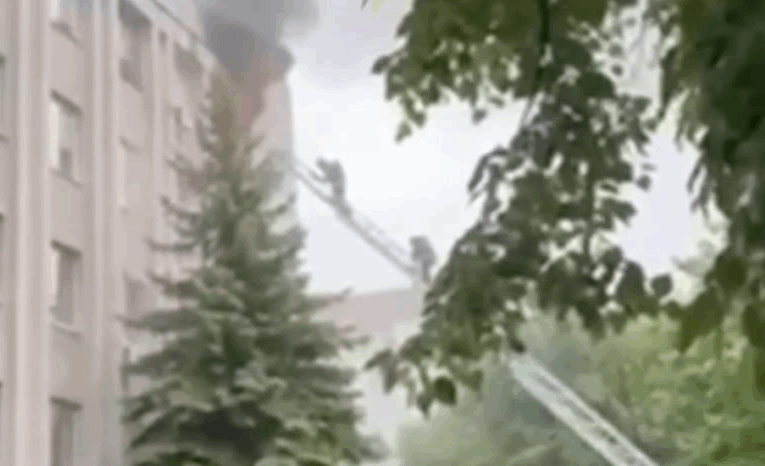 У Вінниці загорілася будівля ТЦК