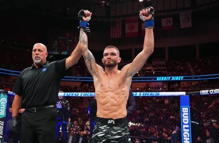 Український боєць Сідей здобув перемогу в поєдинку UFC