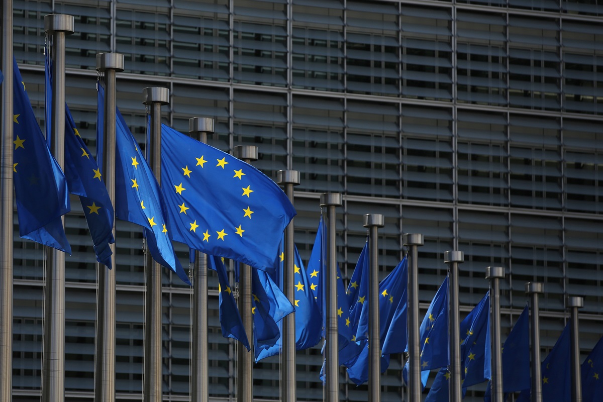 Новини світу - Єврокомісія представила план відмови від енергоносіїв РФ