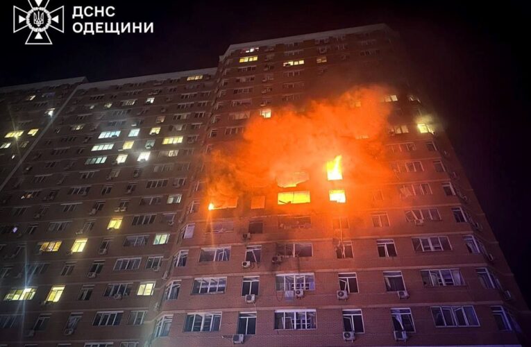 Палали три поверхи: з’явилися кадри удару по Одесі