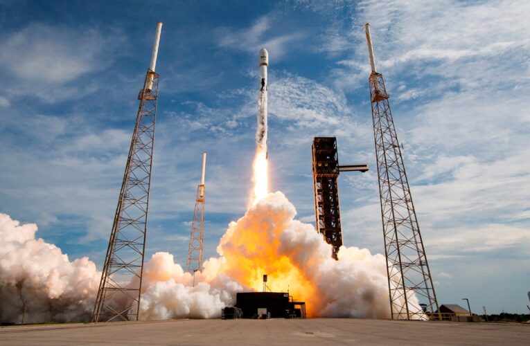 Компанія SpaceX запустила у космос два супутники зв’язку