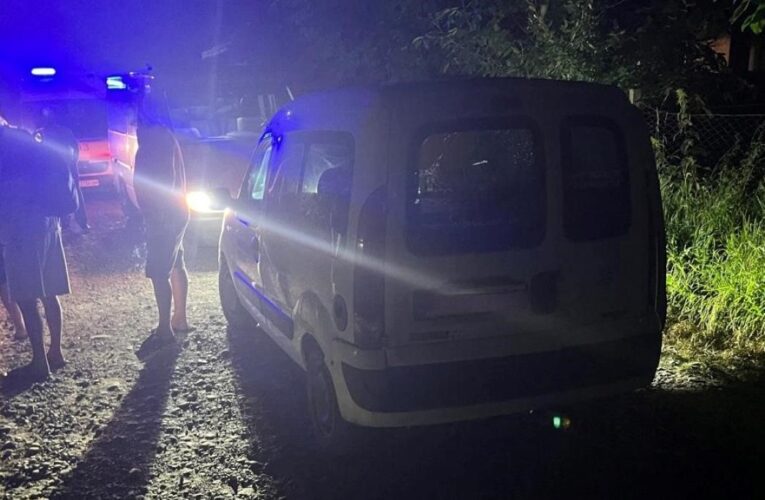 На Прикарпатті чоловік стріляв в автомобілю: поранено підлітка
