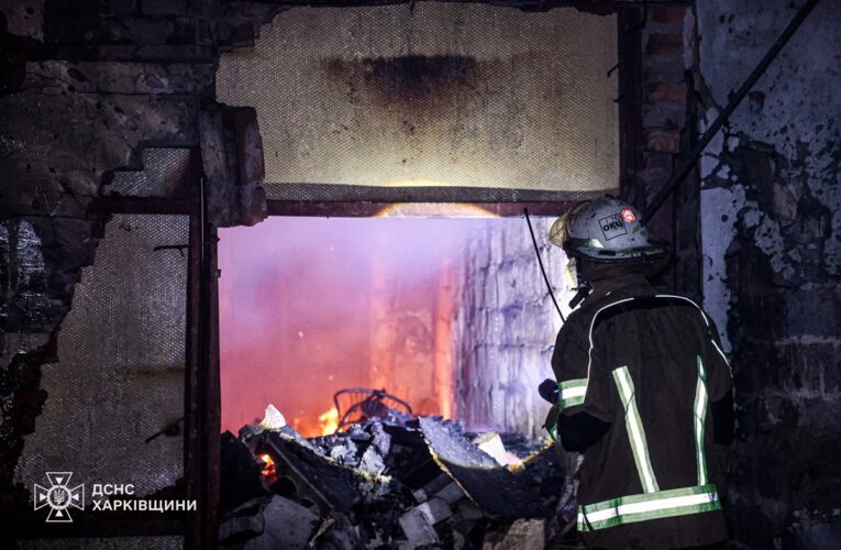 Росіяни вдарили по передмістю Харкова, є поранені