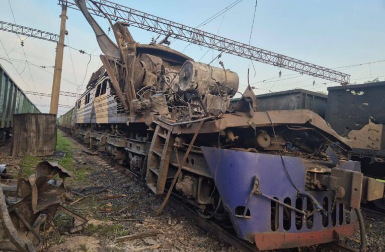 Росіяни вдруге за добу атакували локомотив на залізниці