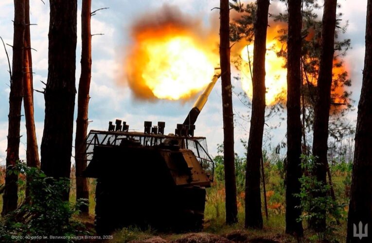 ЗСУ відбивають штурми росіян на 11 напрямках
