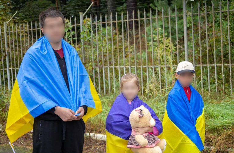 До України повернули трьох дітей та хлопця, яких окупанти вивезли до РФ