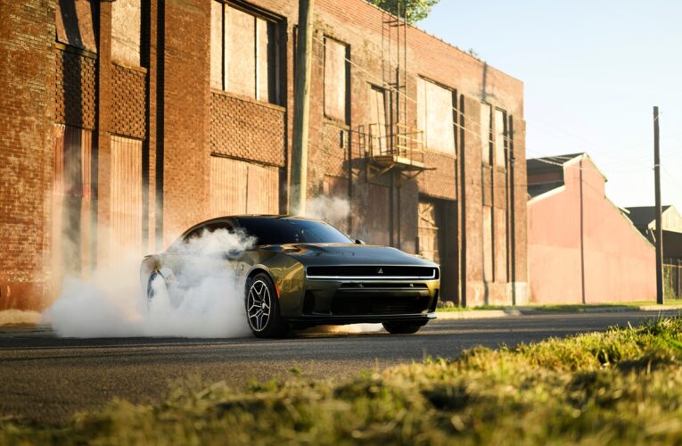 Dodge повертає бензиновий Charger