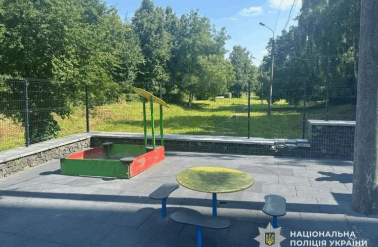 У Тернополі підліток влаштував стрілянину біля дитячого майданчика