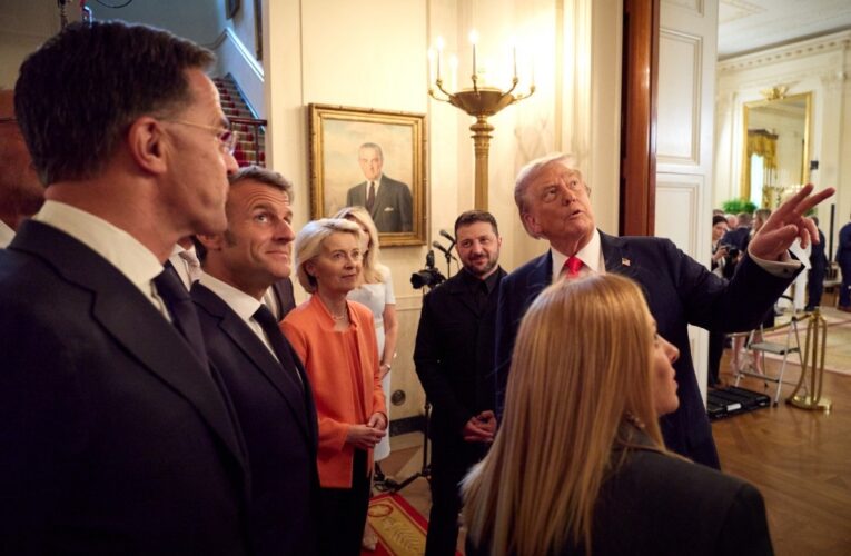 Зеленський передав Трампу ключку для гри у гольф від українського воїна